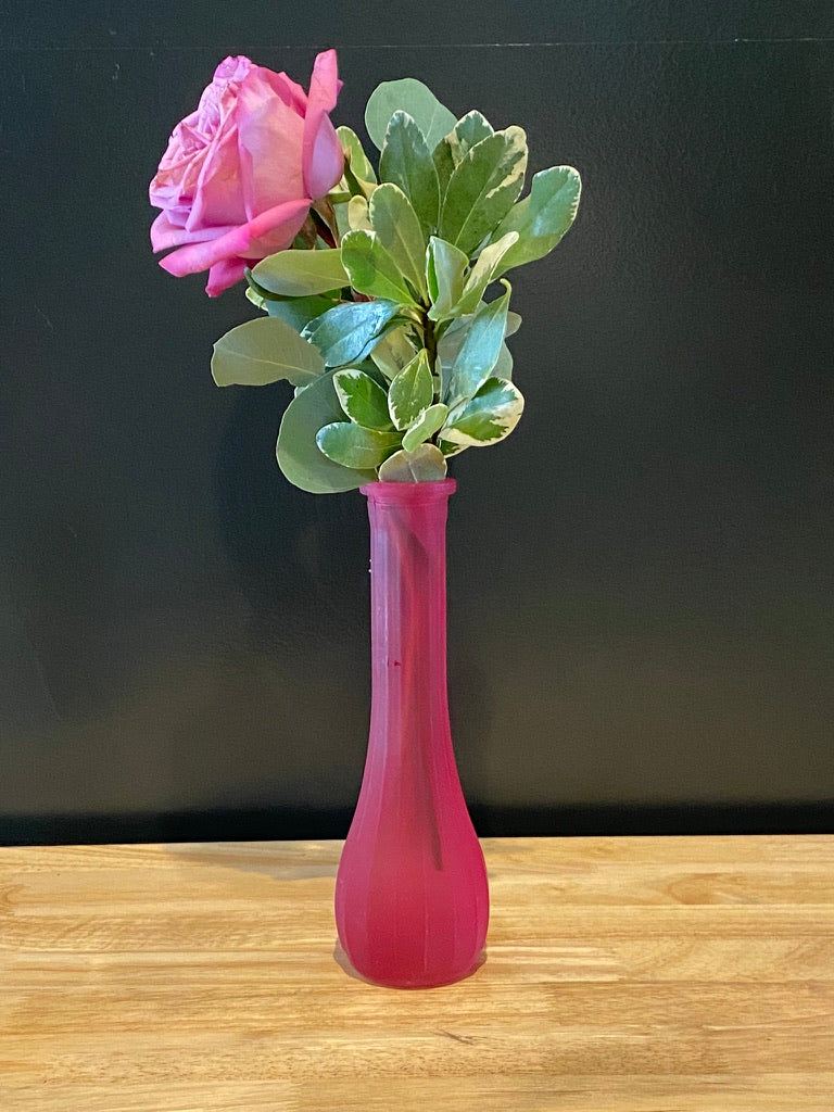Bud vase with roses