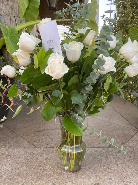 Half Dozen Roses in a Vase lONG ISLAND